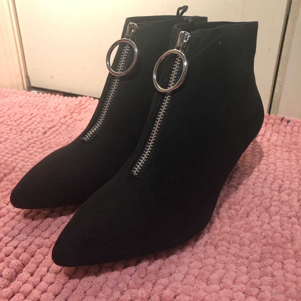 【H&M】ANKLE BOOTIE WITH ZIPPER DETAILS. Size 8